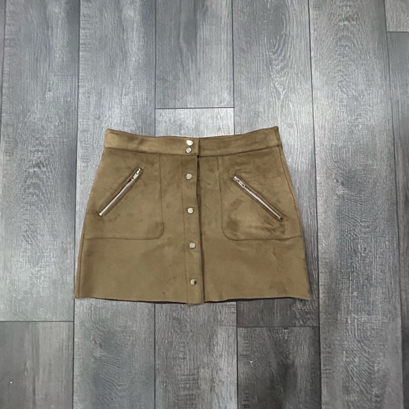 HYFVE Faux Suede Button Up Skirt with Zipper Pockets - Picture 2 of 6